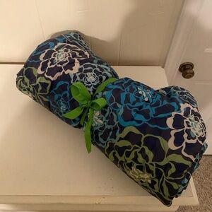 NEW Vera Bradley Blue Floral Padded Picnic Blanket
